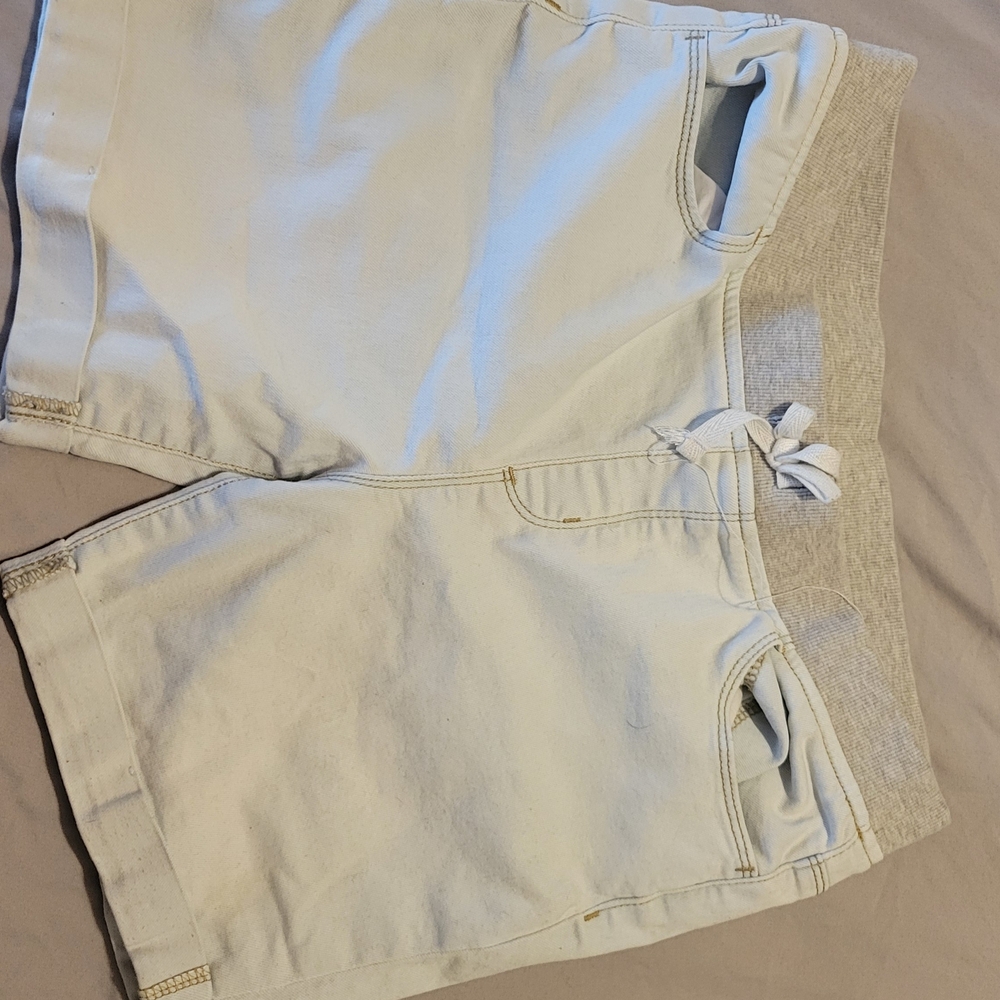 Girl's Light Gray Shorts